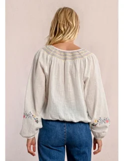 Blusa de manga larga con detalles bordados