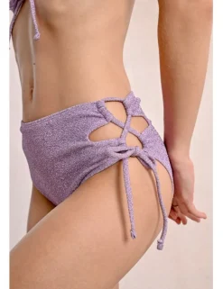 Braguita de bikini con lazada y aberturas