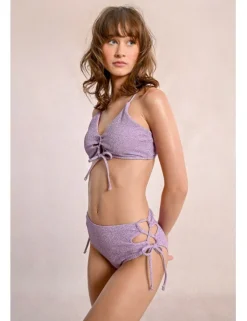 Braguita de bikini con lazada y aberturas