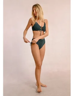 Braguita de bikini con lazada y aberturas
