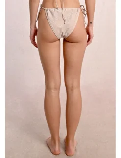 Braguita de bikini en tejido brillante con lazada