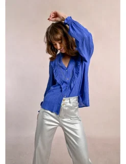 Camisa con volantes y estampado
