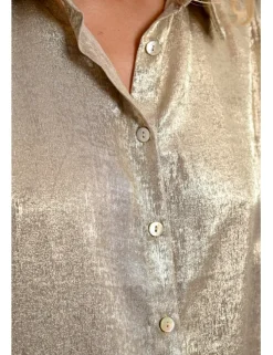 Camisa de manga corta de color metalizado
