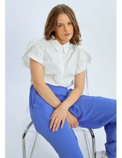Camisa de manga corta detalle volantes