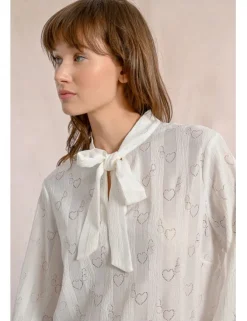 Camisa de manga larga con lazada y corazones