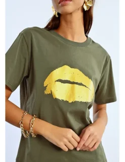 Camiseta de manga corta con estampado frontal