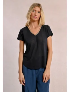 Camiseta de manga corta con detalle en el escote