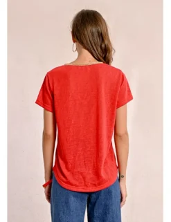 Camiseta de manga corta con detalle en el escote