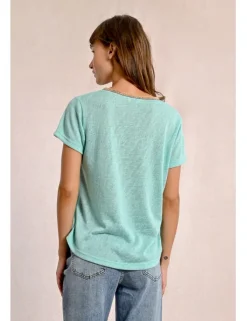 Camiseta de manga corta con detalle en el escote