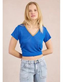 Camiseta de manga corta con detalle en el escote