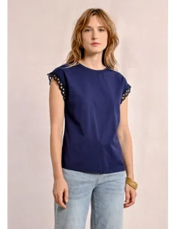 Camiseta de manga corta con detalles bordados