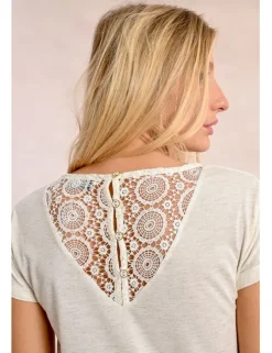 Camiseta de manga corta detalle encaje