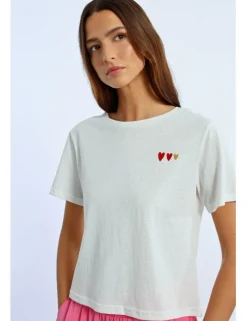 Camiseta de manga corta detalle corazones