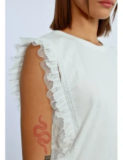 Camiseta de manga corta detalle volantes