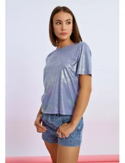 Camiseta en tejido brillante y espalda descubierta