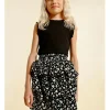 Falda corta con estampado y volantes