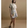 Falda corta con volantes y estampado