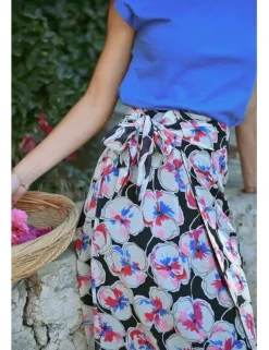 Falda larga con estampado y lazada