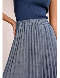 Falda midi plisada en tejido brillante