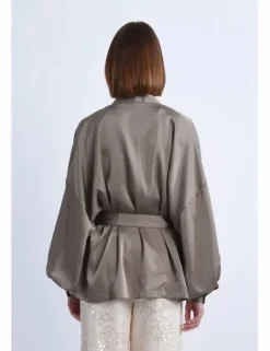 Kimono de manga abullonada en tejido satinado