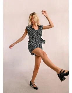 Mono corto con lazada y lunares
