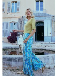 Pantalón largo amplio con estampado