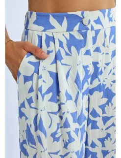 Pantalón largo amplio con estampado floral