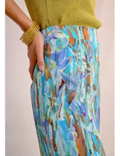 Pantalón largo amplio con estampado