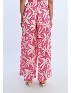 Pantalón largo ancho con estampado