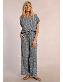 Pantalón largo con estampado y lazada