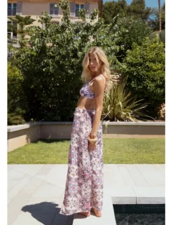 Pantalón largo con lazada y estampado