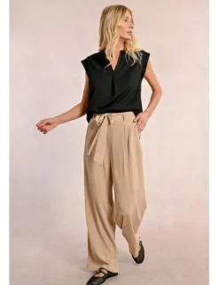 Pantalón largo con lazada y pliegues