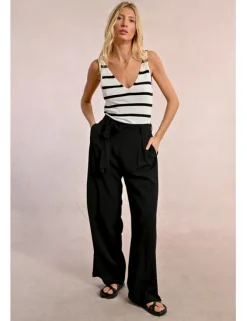 Pantalón largo con lazada y pliegues
