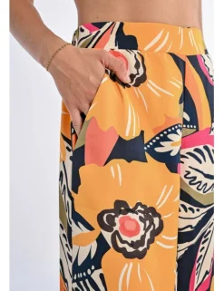 Pantalón largo de perneras anchas con estampado