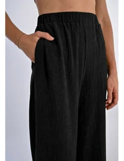 Pantalón largo detalle pliegues