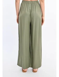 Pantalón largo detalle pliegues