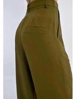 Pantalón largo detalle pliegues