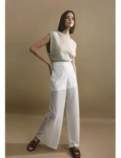 Pantalón largo en tejido bordado y transparencias