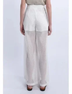 Pantalón largo en tejido bordado y transparencias