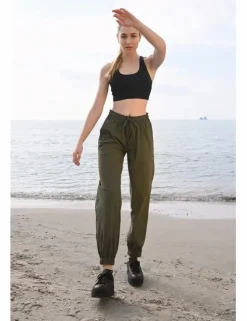 Pantalón tobillero, deportivo, con lazada