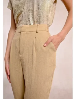 Pantalón tobillero detalle pliegues
