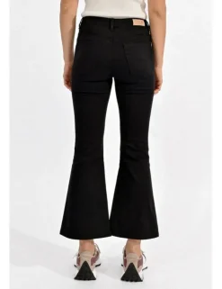 Pantalón vaquero acampanado