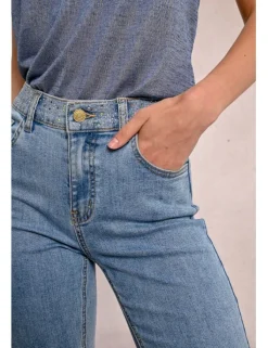 Pantalón vaquero pitillo detalle brillantes