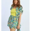 Short corto con estampado y lazada