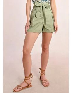 Short corto con estampado y lazada