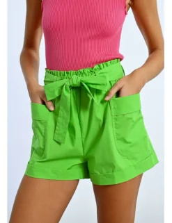 Short corto con lazada