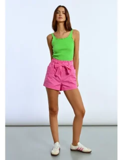 Short corto con lazada
