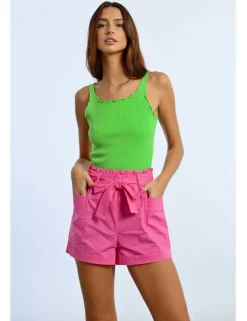Short corto con lazada