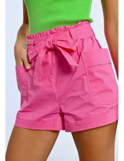 Short corto con lazada