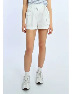 Short corto con lazada